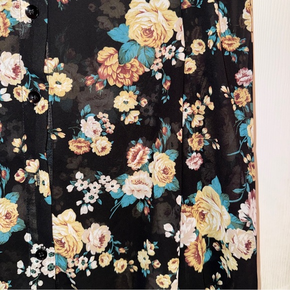 SHEIN Black Floral Button Down Shirt - Picture 4 of 8